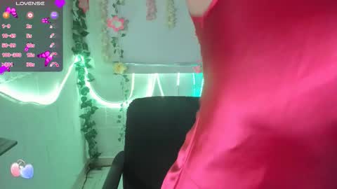 Snapshot of nathasha_jhonsom_ chatting on 01-18-26, 07:01 Naty online show from 01-18-26, 07:01