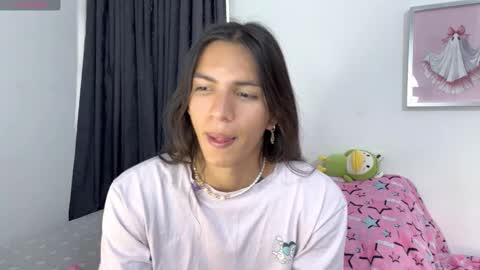 Snapshot of nati_sm chatting on 12-15-25, 03:38 Nati online show from 12-15-25, 03:38