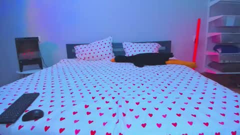 Tisha online show from 11-21-25, 01:54