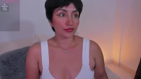Snapshot of natty_bush chatting on 12-14-25, 08:13 Nathalie online show from 12-14-25, 08:13