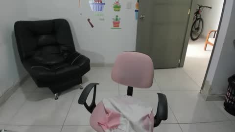 Snapshot of naturalsexlatin chatting on 02-15-25, 04:23 Andrea  online show from 02-15-25, 04:23