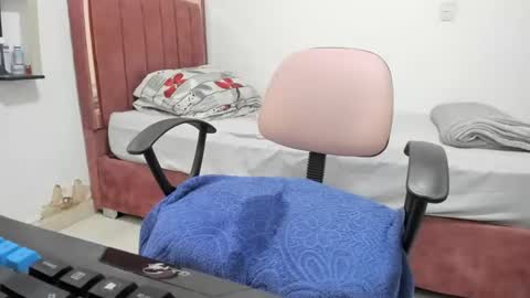 Snapshot of naturalsexlatin chatting on 10-10-25, 06:12 Andrea  online show from 10-10-25, 06:12