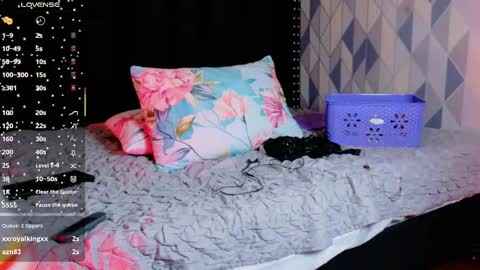 Gwen  online show from 10-08-25, 07:44