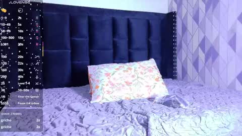 Gwen  online show from 10-11-25, 07:56