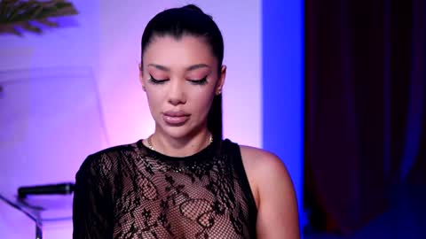 Snapshot of natydesiree chatting on 12-23-24, 07:52 Naty online show from 12-23-24, 07:52