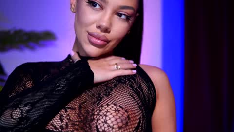 Snapshot of natydesiree chatting on 12-23-24, 10:55 Naty online show from 12-23-24, 10:55