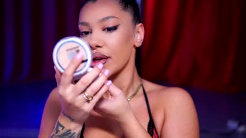 Snapshot of natydesiree chatting on 12-24-24, 06:39 Naty online show from 12-24-24, 06:39