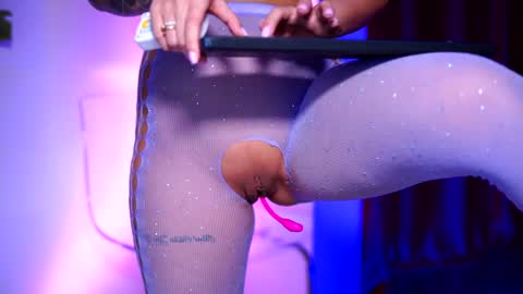 Snapshot of natydesiree chatting on 12-29-24, 01:24 Naty online show from 12-29-24, 01:24