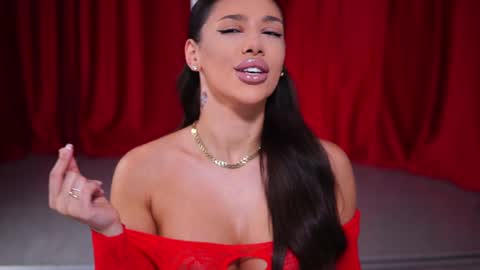 Snapshot of natydesiree chatting on 01-28-25, 07:53 Naty online show from 01-28-25, 07:53