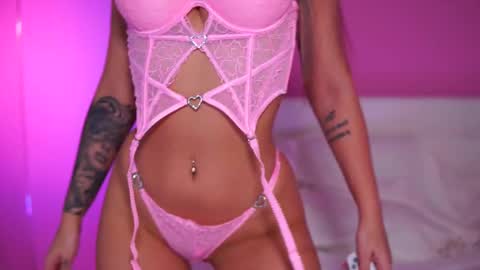 Snapshot of natydesiree chatting on 02-26-25, 04:58 Naty online show from 02-26-25, 04:58