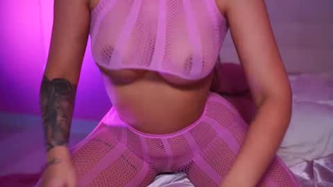 Snapshot of natydesiree chatting on 03-02-25, 10:45 Naty online show from 03-02-25, 10:45