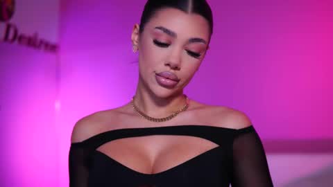 Snapshot of natydesiree chatting on 03-07-25, 05:18 Naty online show from 03-07-25, 05:18