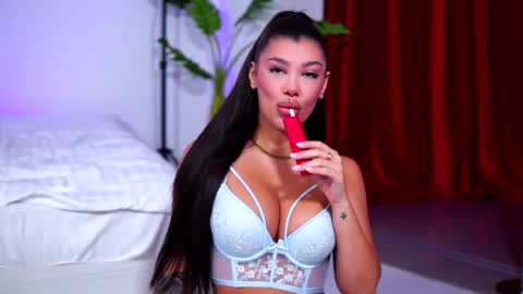 Snapshot of natydesiree chatting on 09-20-25, 07:20 Naty online show from 09-20-25, 07:20