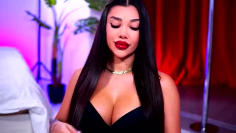 Snapshot of natydesiree chatting on 11-01-25, 10:28 Naty online show from 11-01-25, 10:28