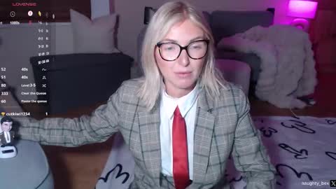 Snapshot of naughty__bex chatting on 10-30-25, 09:37 Bex currently on maternity leave online show from 10-30-25, 09:37