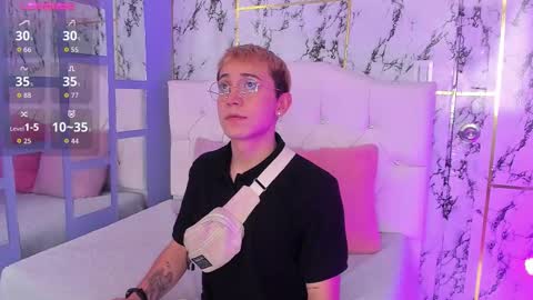 Christopher  Chris online show from 11-25-25, 01:22