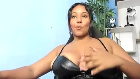 Snapshot of naughty_ariel chatting on 02-05-25, 06:02 Zoe online show from 02-05-25, 06:02