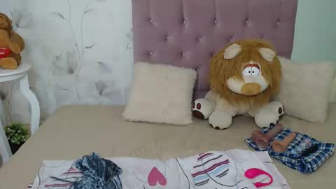 Snapshot of naughty_ariel chatting on 02-17-25, 06:59 Zoe online show from 02-17-25, 06:59