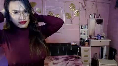 naughty_lorien143 online show from 03-25-26, 10:21
