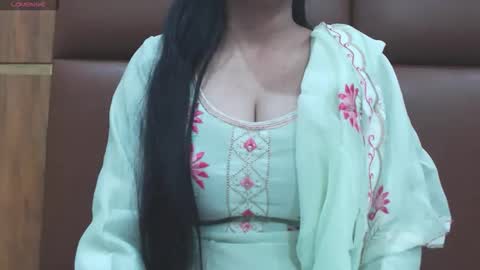 Snapshot of naughty_love489696 chatting on 11-16-25, 05:40 riya online show from 11-16-25, 05:40