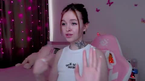 Snapshot of naughty_mablee chatting on 10-27-25, 03:43 Mable online show from 10-27-25, 03:43