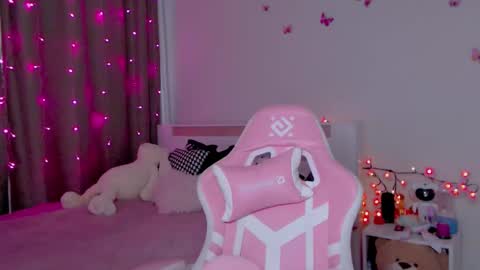 Snapshot of naughty_mablee chatting on 11-04-25, 04:00 Mable online show from 11-04-25, 04:00