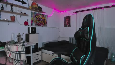 Snapshot of naughty_nik43 chatting on 01-09-25, 02:18 Nik online show from 01-09-25, 02:18