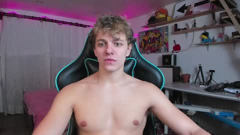 Snapshot of naughty_nik43 chatting on 01-29-25, 06:28 Nik online show from 01-29-25, 06:28