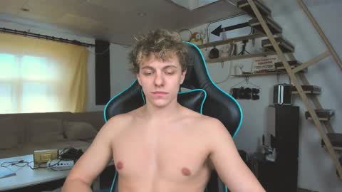 Snapshot of naughty_nik43 chatting on 02-23-25, 01:32 Nik online show from 02-23-25, 01:32