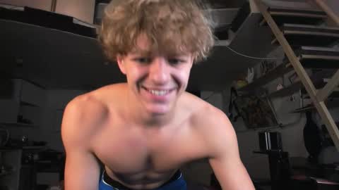 Snapshot of naughty_nik43 chatting on 10-04-25, 03:54 Nik online show from 10-04-25, 03:54