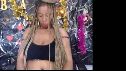 Snapshot of naughty_xxbunny chatting on 01-25-25, 01:30 beauty online show from 01-25-25, 01:30