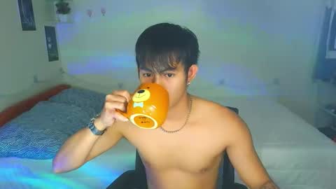 Snapshot of naughtyboylouie chatting on 10-10-25, 06:56 Loue online show from 10-10-25, 06:56