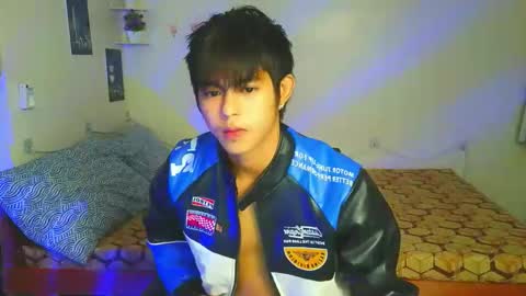 Snapshot of naughtyboylouie chatting on 10-31-25, 11:00 Loue online show from 10-31-25, 11:00