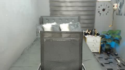 Snapshot of naughtykeats chatting on 10-22-25, 07:02 Crystal online show from 10-22-25, 07:02