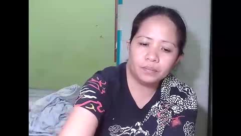 Snapshot of naughtymom26 chatting on 10-18-25, 12:24 naughtymom26 online show from 10-18-25, 12:24