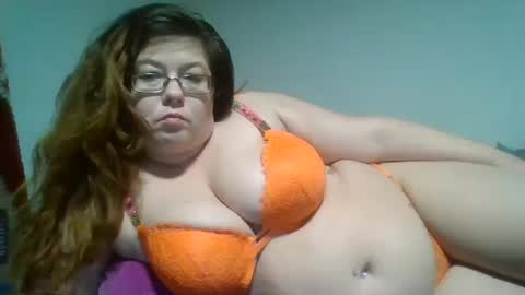 Snapshot of naughtynatalie1988x chatting on 10-20-25, 12:44 Natalie online show from 10-20-25, 12:44