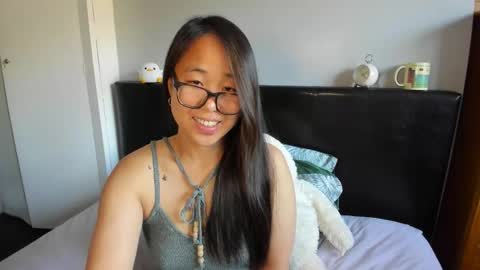 Gigi Chu  online show from 10-06-25, 03:09
