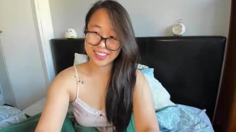 Gigi Chu  online show from 10-11-25, 01:20