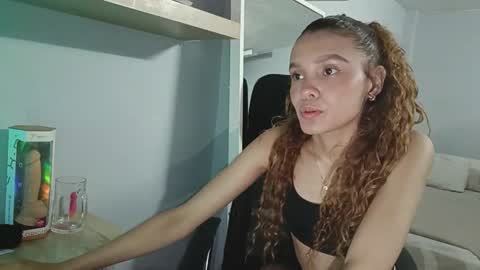 Snapshot of naugthtycurls chatting on 09-27-25, 04:01 Arantxa online show from 09-27-25, 04:01