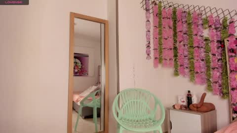 naya_mills online show from 01-28-25, 11:28