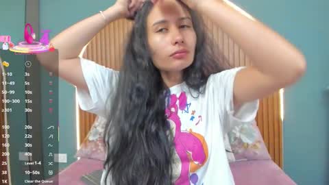 Naye  online show from 12-19-25, 03:46