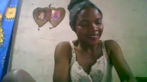 Snapshot of naylah313 chatting on 02-16-26, 04:19 Nayla online show from 02-16-26, 04:19