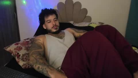 Nei turn green online show from 04-15-26, 04:41