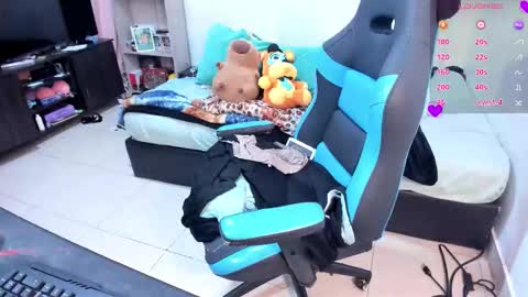 Snapshot of neeko_lol_ chatting on 09-09-25, 11:04 Geek Nicole im Neeko UwU online show from 09-09-25, 11:04