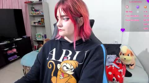 Snapshot of neeko_lol_ chatting on 10-06-25, 12:08 Geek Nicole im Neeko UwU online show from 10-06-25, 12:08