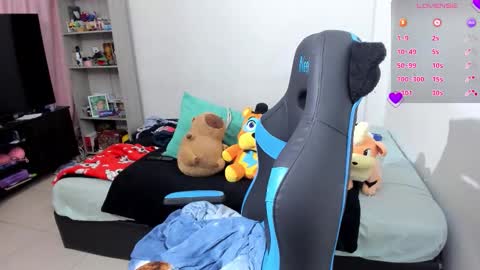 Snapshot of neeko_lol_ chatting on 10-09-25, 07:56 Geek Nicole im Neeko UwU online show from 10-09-25, 07:56