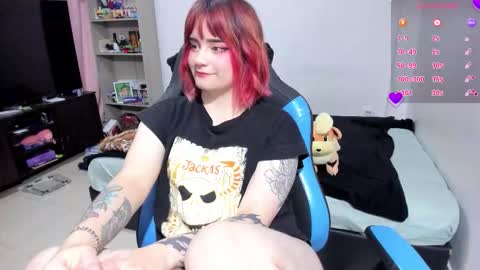 Snapshot of neeko_lol_ chatting on 10-21-25, 06:30 Geek Nicole im Neeko UwU online show from 10-21-25, 06:30