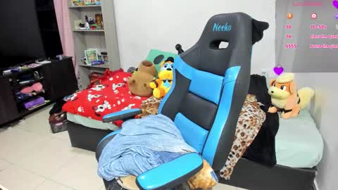 Snapshot of neeko_lol_ chatting on 11-02-25, 05:04 Geek Nicole im Neeko UwU online show from 11-02-25, 05:04