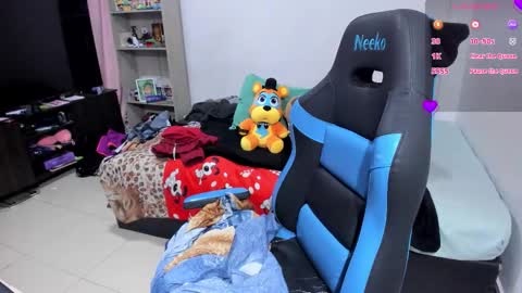 Snapshot of neeko_lol_ chatting on 11-10-25, 08:08 Geek Nicole im Neeko UwU online show from 11-10-25, 08:08