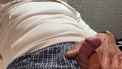 nefertiti_25 online show from 10-17-25, 08:33